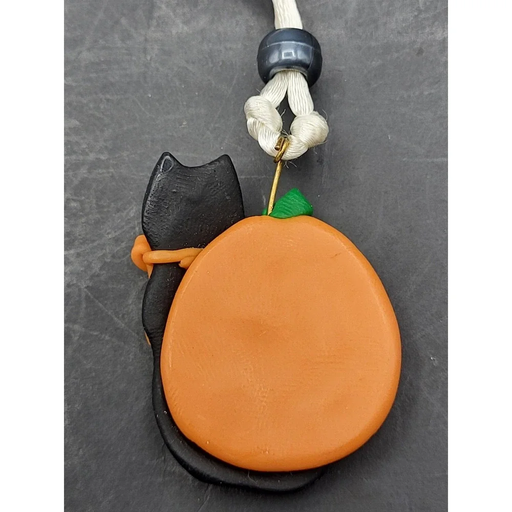 Vintage 90s Handcrafted Pumpkin with Black Cat Necklace 2